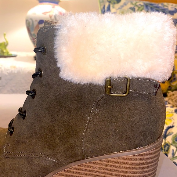 New Directions Olive, wedge ankle boot booties. Sz 6.5 NIB - Picture 9 of 11